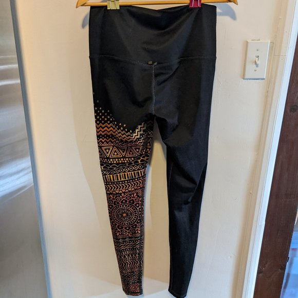 Mika Yoga Wear Henna Mandala contrast leggings - Picture 2 of 9